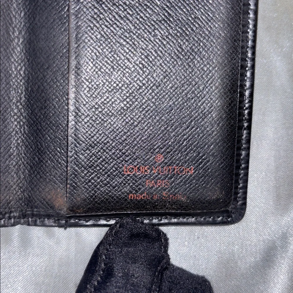 Louis Vuitton elegant black